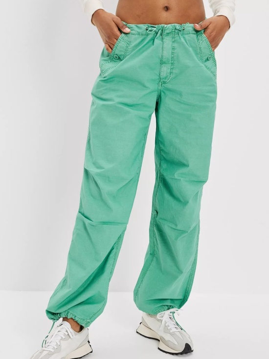 American Eagle Outfitters Pants - AE Snappy Stretch Low-Rise Parachute Pant Size M NWOT